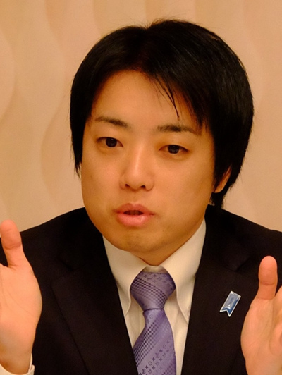 �ձ�������Ա�ݽ�Ǯ������Ұ�����򰲱�׷��