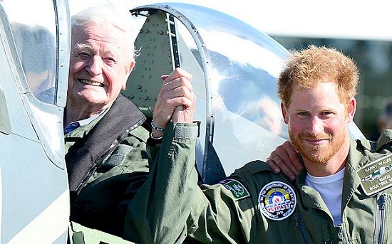 英哈里王子蓄须出席二战纪念活动被赞性感(图)