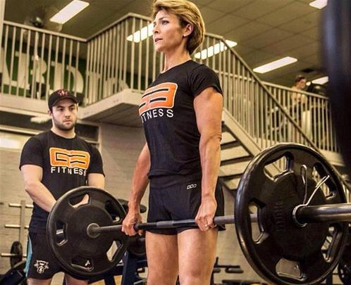 40��ĸ�׳ɹ��������Ȼ���μӽ��������ά��