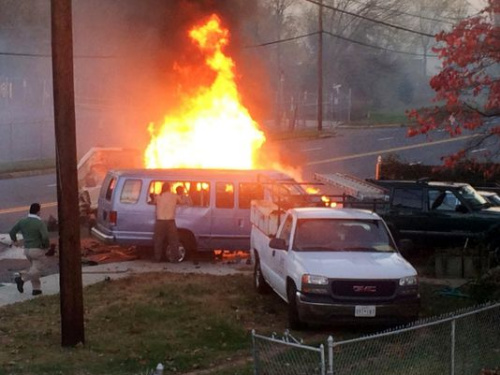 ����ʢ�ٽ�������ײС�ͳ����4������14������