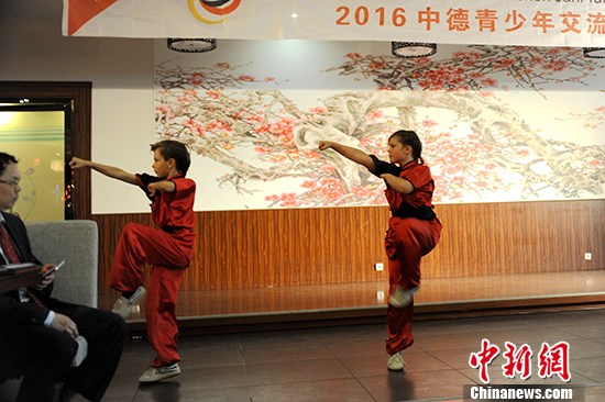 �е������꽻�����Ļ�����չ���ڵ¹�����