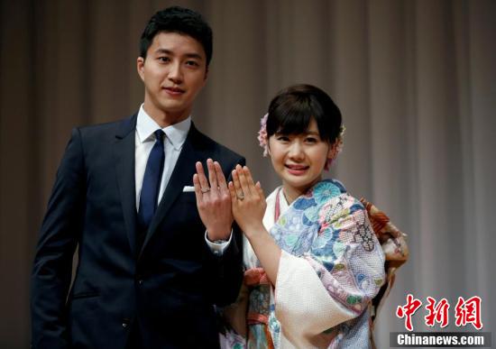 福原爱与丈夫在东京宣布婚讯身着和服笑容甜蜜