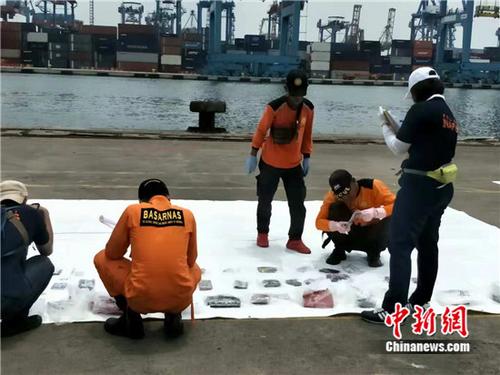 印尼狮航失事客机搜救工作继续