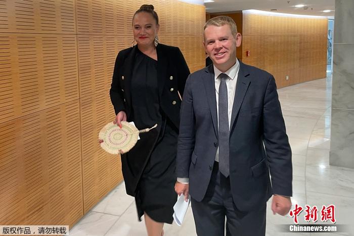 新西兰新总理上任：来自工薪阶层喜欢骑车上班