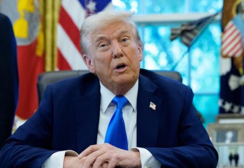 特朗普：霍尔木兹海峡已完全开放 但伊朗海上封锁仍将持续