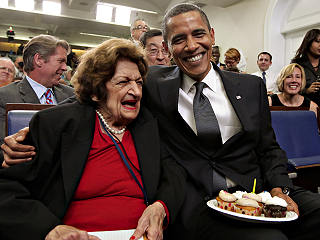 海伦·托马斯与奥巴马(资料图)