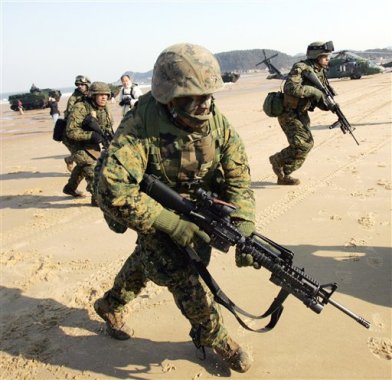 美军配新型"m-4"来复枪 射程远适合山地作战