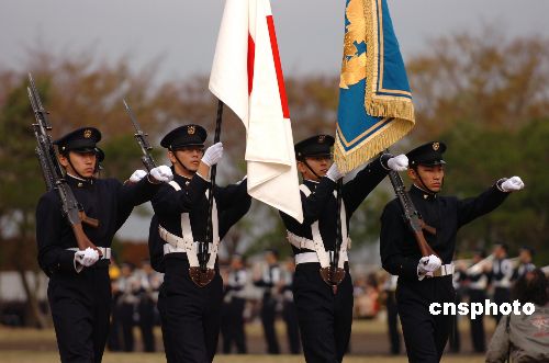 日本防卫大学校举行开放日阅兵仪式