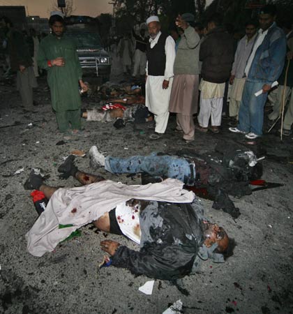 组图贝布托遇袭身亡爆炸现场