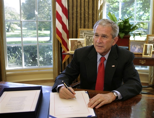 美国众议院通过救市法案 布什闪电签署正式生效