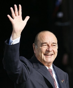 法总统希拉克挥别欧盟18世纪啤酒杯为退休礼物