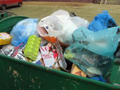 俄罗斯新纳粹杀死外国男子并拍下斩首过程(图)