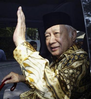 印尼警方称:前总统苏哈托因多器官衰竭死亡(图)