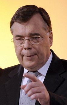 冰岛总理哈尔德13日指控英国政府欺负"弱小邻邦".