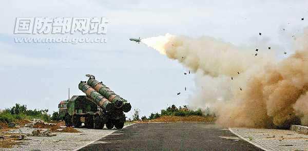 解放军新型岸舰导弹部队在东海演练实弹饱和攻击
