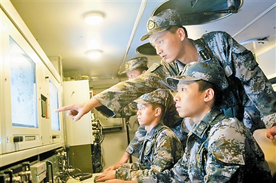 北京军区某师装甲侦察车组轻松侦获敌情(图)