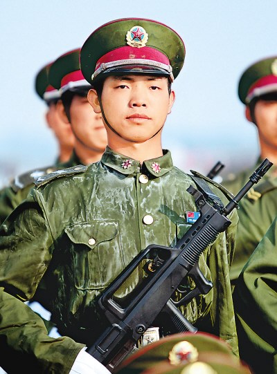 解放军三军仪仗队雄姿勃发 一举一动彰显大国形象(3)