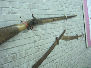 ����ɽ������װ���壺��ǹ�������̷�����