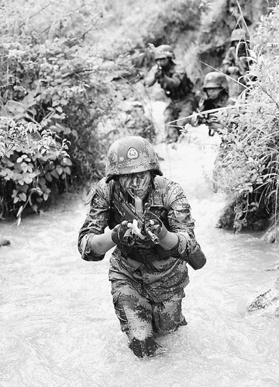 ֱ����ž�������սѵ����������ɻ��������ͼ��