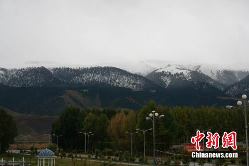 �½����ղ�ԭ����ǿ����ɽ�������·�ѩ��