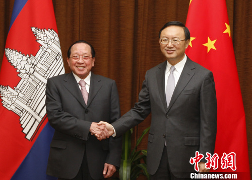 �����ͬ���Ϻ��̸˫�����������м���ϵ��չ