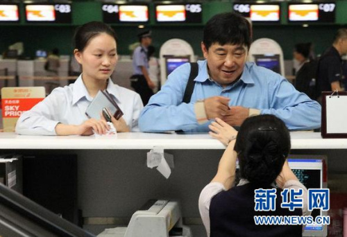 上海沿海一线全力防范双台风(图)