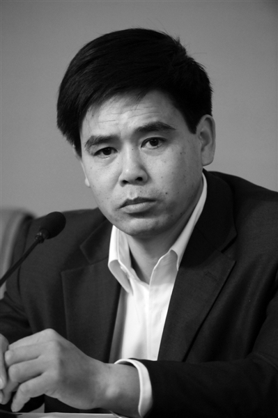 新闻中心 国内新闻       康厚明:有一次是一个农民工工作时摔成重伤