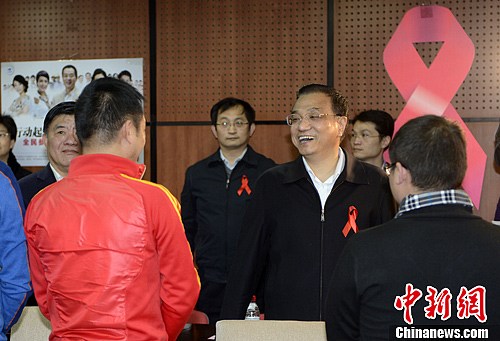 李克强:民间防艾组织特殊作用不可替代——草根会议推迟官方会议人道关怀升至制度关怀