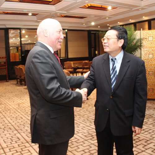 �⽻���������̹�ƽ����Ϻ�������֯���鳤