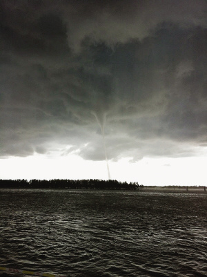 �ɻ�������γ���ˮ���ϵ������硰����ˮ����ͼ��