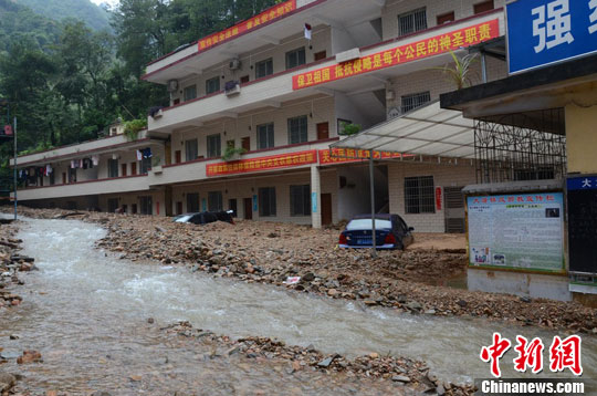 “潭美”致广东乐昌雪上加霜:镇政府大院变河道