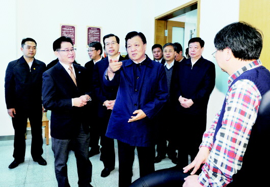 刘云山:把全面深化改革的部署变为生动实践