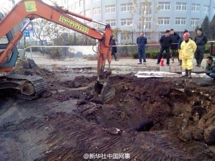 ��ʯ��Ա����ըǰʩ����Ƭ�ع�ͼ�н�һ������