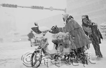 山东烟台大部分地区昨日降今年第一场雪