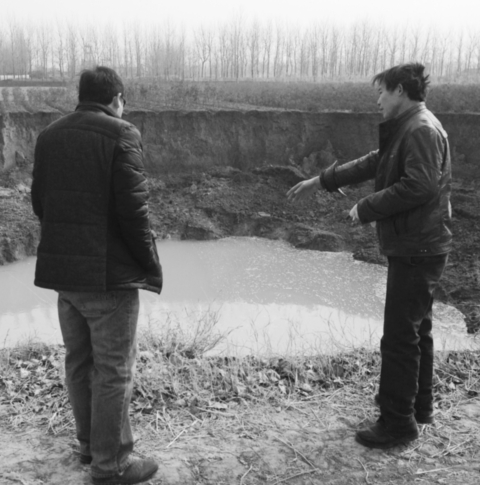 安徽蚌埠矿区塌陷致“天坑”企业被令停产(图)