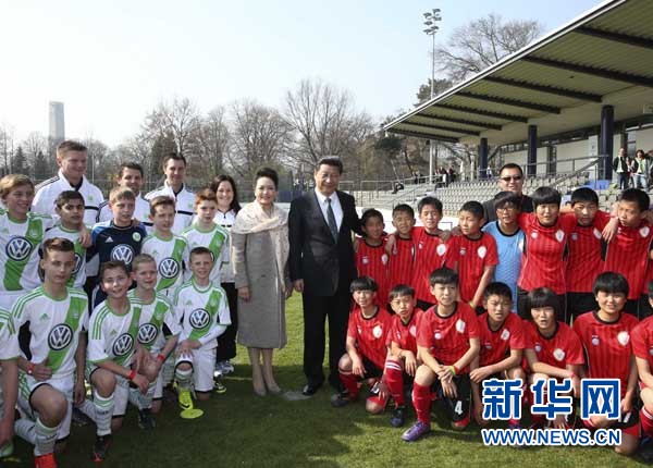 习近平对话足球小将:“希望你们这一代出现球星!”