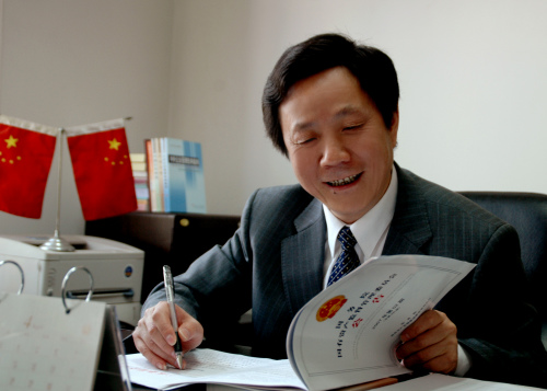 湖北国资委副主任鲁力军涉严重违纪被免职(图/简历)