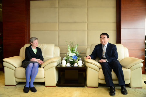 外交部副部长李保东应约会见美副国务卿高特莫勒