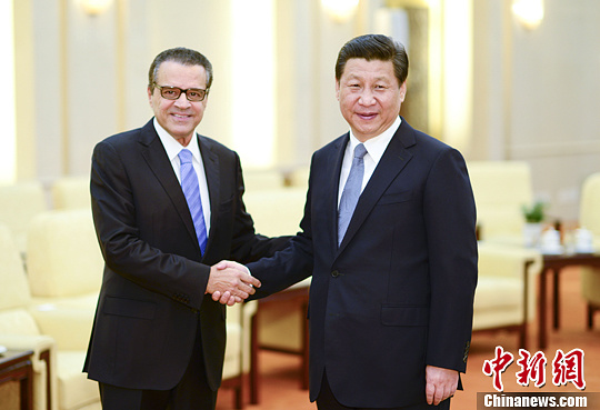 习近平会见巴西众议长阿尔维斯