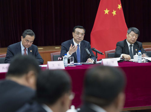 李克强:同胞们走到哪,领事保护就要跟到哪