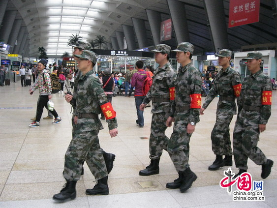 ������·�֣�����ھ���ʯ����վѲ�߽���̬��