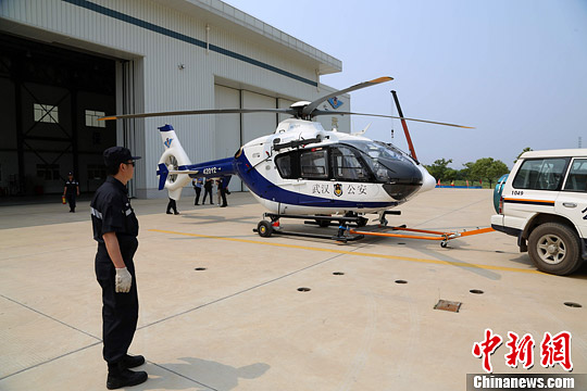 �人���þ���ֱ��������Ѳ��