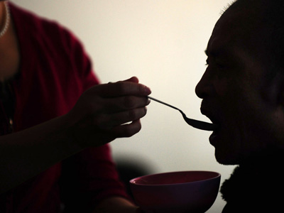 失能老人老无所依之困:家庭难负担社区难指靠