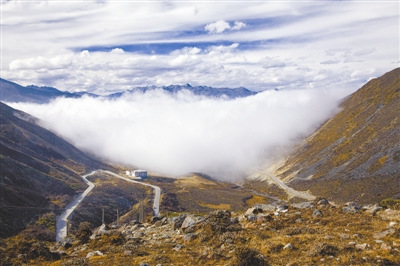 "黄河与同伴骑行川藏公路(318国道),一路颠簸,一路荆棘,在途中感受到