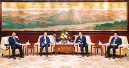 王儒林李小鹏会见出席低碳发展高峰论坛的外方嘉宾