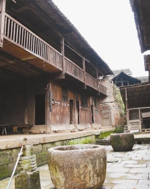 像保护家人一样保护红军