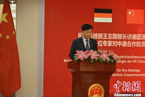 中国驻德使馆举办中国政府友谊奖和国际科技合作奖德籍获奖专家招待会