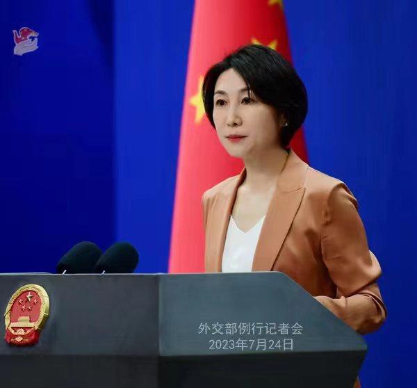 中方对乌克兰使用集束炸弹持何立场？毛宁：敦促有关各方切实遵守国际人道法