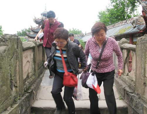 组图到鬼城丰都勇闯鬼门关