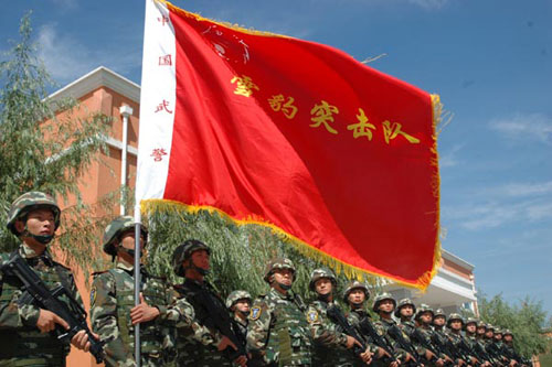 探访武警"雪豹突击队":反恐训练挑战极限(图)